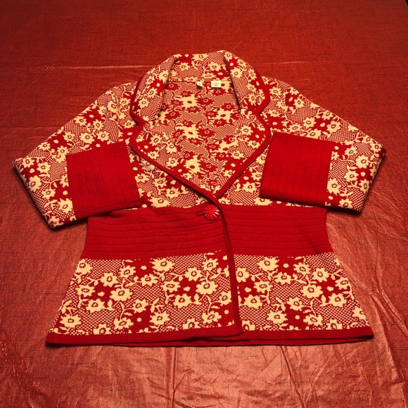 Moth Sweaters - Moth Red/Beige Floral 1 Button Cardigan